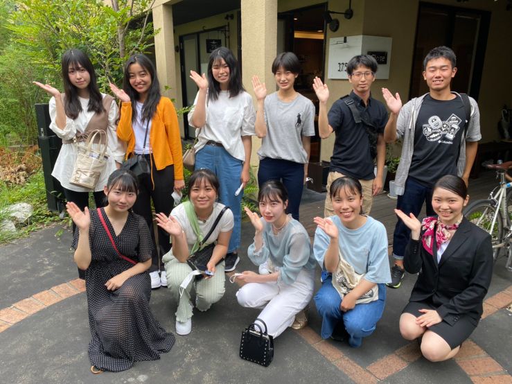 7/11(日)に行ったサマースクールの様子です。撮影のためマスクを取っております。コロナ対策は十分に行っておりますのでご安心ください。