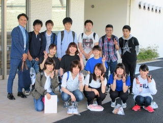 先輩方とハイチーズ!大変勉強になりました。職員の皆様、ありがとうございました。