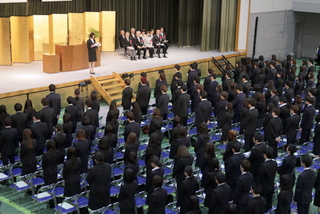 在学生が新入学生へ歓迎の気持ちを伝えます
