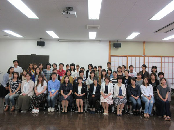 受講生と委員との集合写真