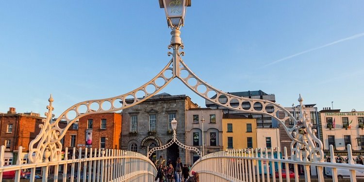 学生社会人シニア大人むけ短期長期語学留学 アイルランドダブリン 歴史的な街並み