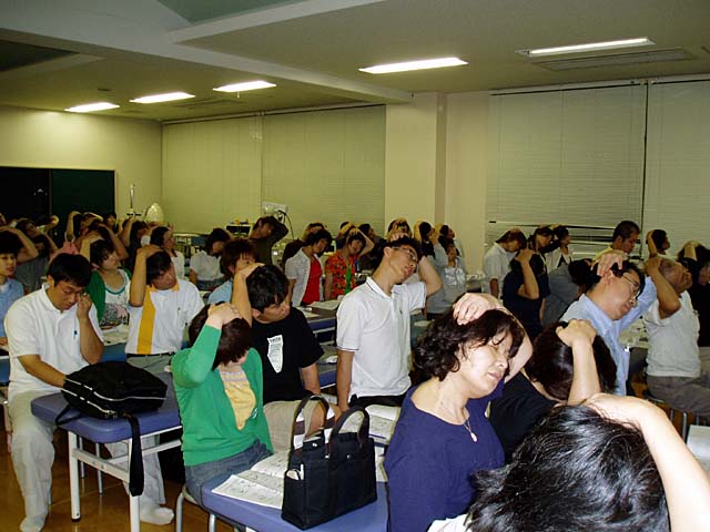 首のストレッチ体操実技