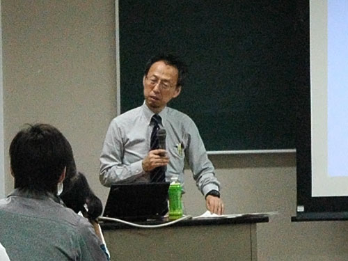 講師の堀川悦夫先生