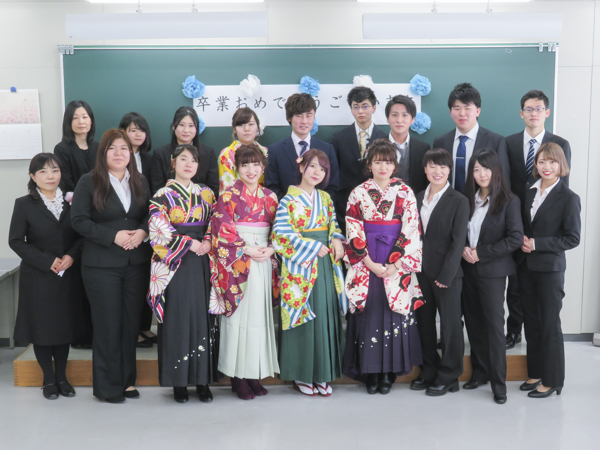 旅立ちの日に 社会福祉科 卒業式 各科の近況報告 専門学校
