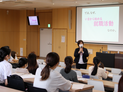 総合ビジネス学科1年次生への就職セミナー