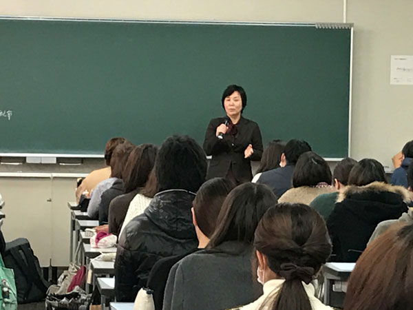 流郷学部長より激励の言葉を頂きました