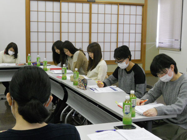 どの学生も真剣です