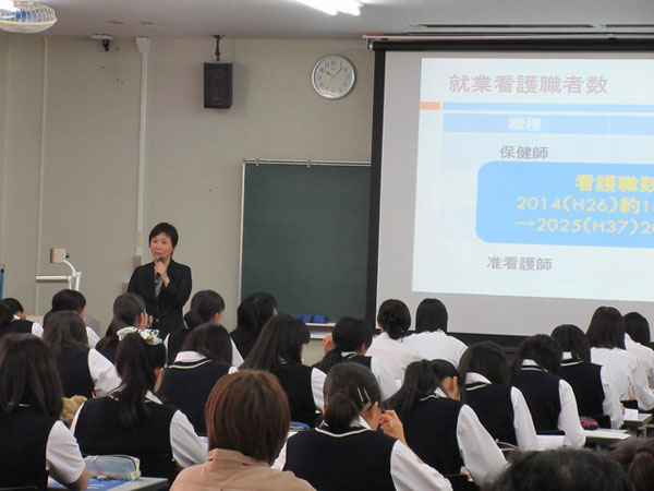 流郷学部長による学部紹介