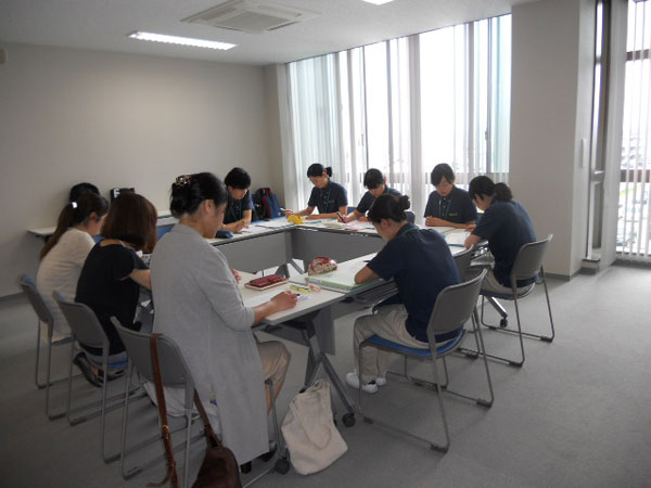 家庭訪問報告会の様子