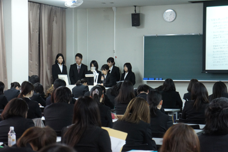 まとめ報告会の様子