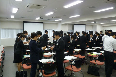 マナー講習で名刺交換