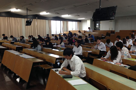 タイムキーパーの学生